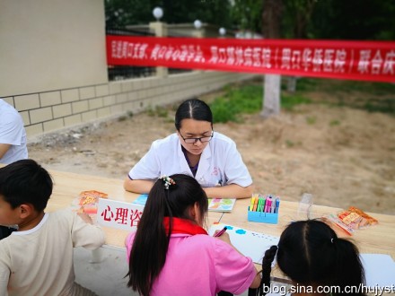 民进周口市支部、周口市心理学会、周口华侨医院联合庆六一免费为儿童心理健康检查