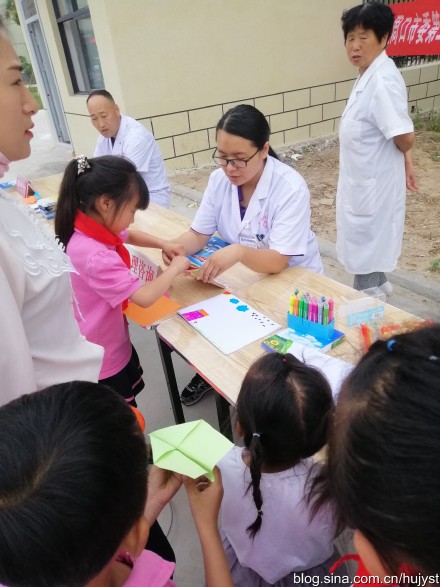 农工党周口市委第三支部、周口市心理学会、周口华侨医院联合开展庆六一心里科普知识宣传活动