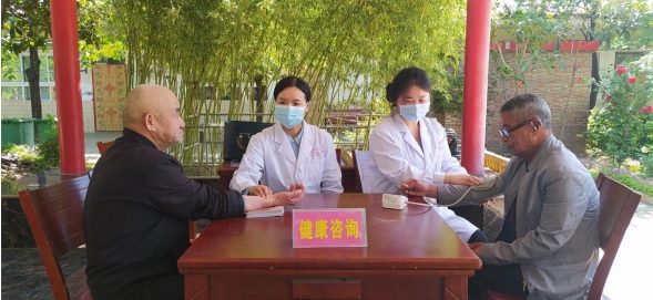 关爱老人健康  传递温暖爱心 ----周口精神病医院携手蓬莱养老院共庆护士节